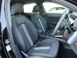 Audi車はどの車種も全てレザーハンドルです。そこにはAudiのこだわりがあり質感の高いレザーでしっかりと手に馴染み、高級感を演出します。