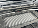【STIタワーバー】お車の剛性を高めるタワーバーを装備。よりスムーズなコーナリング走行が可能となり、走りも楽しめます。