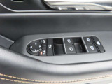 運転席のパワーウインドースイッチ部です。よく触れる場所だからこそ、使用状態があらわれますよね。ぜひこうした所もチェックしてください。