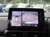 アラウンドビューモニターも装備しております。ご覧のように車体を真上か見たような映像なので、車庫入れの苦手なお客様ももうご心配いりません。