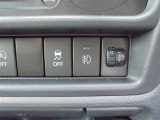 VSCは、車両の横滑りをセンサーが検知すると、4輪それぞれのブレーキの力とエンジンの出力を自動的に制御し、車両の安定性を確保します!
