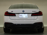 BMWのお車は、走行の安定性とコーナリングの良さを追求し、思い通りにハンドルの操作可能です。試乗車もご用意しておりますので、ぜひ&ldquo;駆け抜ける歓びをご体感ください!