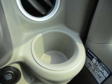 運転席で使用できるドリンクホルダーです。