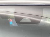 【トヨタセーフティセンス】走行中に前方の車両等を認識し、衝突しそうな時は警報とブレーキで衝突回避と被害軽減をアシスト。より安全にドライブをお楽しみいただけます。
