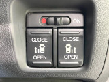 【両側パワースライドドア】スマートキーや運転席のスイッチで後席両側スライドドアの開閉が可能♪電動だから力を入れてドアを開ける必要が無く、小さなお子様でも簡単に開け閉めでき快適です♪