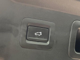 【パワーバックドア】スマートキーや運転席のボタンを押すだけでリアゲートが自動で開閉します!荷物を持っている時や、高い位置にあるバックドアを閉める際に便利な機能です♪