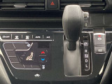 オートエアコンで温度調整も楽チン!四季を問わず快適に運転することが出来ます。