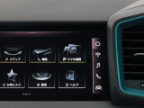 スマートフォンとAudiをUSBケーブルを介し接続。AppleのCarPlayやAndroid Autoのアプリを通じて、スマートフォンのコンテンツをMMIディスプレイに表示します。