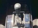 アクセルペダルを踏み込む量や速さに応じて変速パターンをし、人馬一体の運転感覚を発揮してくれる6速オートマ!