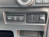 ESP&アイドリングストップ&Pセンサー各ボタン運転席右下にございます。