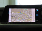ディスカバーメディア搭載。「VW Connect」というeSIMが内蔵された画期的なシステムです。地図データなど自動で情報を更新することができるのが大きな魅力。なお、CD/DVDは廃止されてます