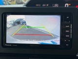 【バックカメラ】駐車時に後方がリアルタイム映像で確認できます。大型商業施設や立体駐車場での駐車時や、夜間のバック時に大活躍!運転スキルに関わらず、今や必須となった装備のひとつです!