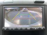 バックモニターで車庫入れや縦列駐車もらくらく、夜間でもはっきり見える高感度カラーカメラで車幅、距離表示機能付きです。