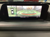 狭い場所での駐車やすれ違いなどでより的確な運転操作に役立つ360&deg;ビューモニターが装備されています。