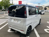 プライバシーガラスなので、中の荷物やプライバシーも保たれます。