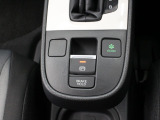 【電子パーキングブレーキ】電子制御のパーキングブレーキと、信号待ちや渋滞に便利なオートブレーキホールドを装備しております。ブレーキペダルから足を離しても自動的に停車状態を保持してくれる便利な機能です
