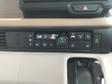 オートエアコン装着車で車内はいつも快適です!