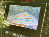 【バックカメラ】駐車時に後方がリアルタイム映像で確認できます。大型商業施設や立体駐車場での駐車時や、夜間のバック時に大活躍!運転スキルに関わらず、今や必須となった装備のひとつです!