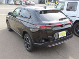 雪道も安心の4WD!雪が深い日でも、駐車場や荒れた道で動けなくなるリスクを軽減します。横滑り防止装置もありさらに安心!