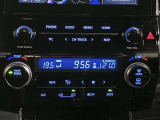 左右独立温度コントロールフルオートエアコンです。運転席、助手席それぞれで独立して温度設定ができます。冷え性の方が乗っても安心ですね♪