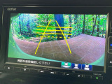 【バックカメラ】駐車時に後方がリアルタイム映像で確認できます。大型商業施設や立体駐車場での駐車時や、夜間のバック時に大活躍!運転スキルに関わらず、今や必須となった装備のひとつです!