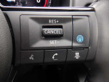 【日産プロパイロット】 高速道路の単調な渋滞走行と長時間の巡航走行で、アクセル、ブレーキ、ハンドルの操作をクルマがアシスト。快適な高速ドライブが楽しめます。