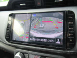 車を上から見下ろしているかのような映像で周囲の状況を確認できるアラウンドビューモニター。狭い駐車場や駐車が苦手な方でも安心。