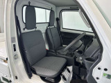 車を運転する際には運転席の存在は欠かせません。しっかりとチェックしたいポイントですね。