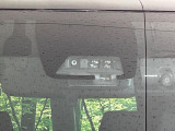 【トヨタセーフティセンス】走行中に前方の車両等を認識し、衝突しそうな時は警報とブレーキで衝突回避と被害軽減をアシスト。より安全にドライブをお楽しみいただけます。