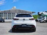 【MAZDA3】光の映り込みだけで、「面のうつろい」を表現し、見る場所、時間、天気によりさまざまな表情を見せ、見るたびに「このクルマにして良かった」と思っていただける車です。洗車も楽しくなります。
