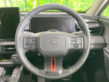 インテリアに合わせたデザインのステアリングは、運転される方のことも考え、運転しやすい形状、大きさです。是非一度、実際に触ってお確かめください。