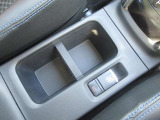 運転席助手席で使用できるドリンクホルダーです。