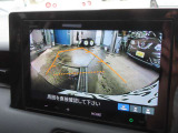 駐車が楽々、バックカメラついてます!ステアリング操作に連動するガイド線付きで駐車しやすいですよ!