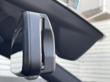 【ルームミラー一体型ETC】BMWといえばルームミラー一体型のETC。ドライバーから差し込めるかたちになっておりますので、差し忘れの際も慌てずにご利用いただけます。