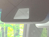 【ホンダセンシング】走行中に前方の車両等を認識し、衝突しそうな時は警報とブレーキで衝突回避と被害軽減をアシスト。より安全にドライブをお楽しみいただけます。