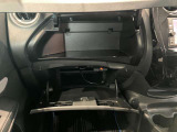 車検証入れになどにも使える便利な収納BOXあります。