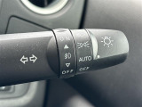 【オートライト(AUTO)】外の明るさをシステムが感知して、自動でヘッドライトが点灯します。ヘッドライトをつけ忘れを防ぐ便利機能です。