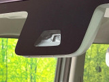 【スマートアシスト】走行中に前方の車両等を認識し、衝突しそうな時は警報とブレーキで衝突回避と被害軽減をアシスト。より安全にドライブをお楽しみいただけます。
