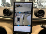 ●パノラミックビューモニター:専用のカメラにより、上から見下ろしたような視点で360度クルマの周囲を確認することができます☆死角部分も確認しやすく、狭い場所での切り返しや駐車もスムーズに行えます。