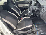 運転席まわりです。実際に座ってみて、乗り心地を体験してみてください,視界も良好です