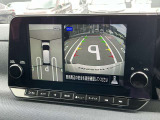 空から車を見たような「アラウンドビューモニター」!車の周りが一目で確認できるので、小さなお子様や障害物があっても安心して乗ることができます。
