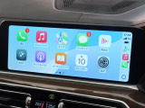 【アップルカープレイ】iPhoneがBMW車両とワイヤレスで接続されます。Apple CarPlayでは、オーディオストリーミングやメッセージングアプリがディスプレイに表示されます。