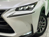 【三眼LEDヘッドライト】スタイリッシュな見た目の三眼LEDヘッドライトを装備♪スタイルだけでなく、夜間の走行も視界良好で安心してお乗りいただけます。