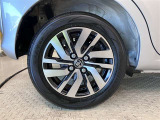 純正のアルミホイール装着。タイヤサイズは165/65R14