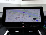 【ディスプレイオーディオ(コネクティッドナビ対応)Plus】通信型のコネクティッドナビに加え車載ナビも搭載しています。コネクティッドナビはご契約を頂くとR10年8月31日まで無料でご利用いただけます。
