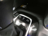 トラクションコントロール装備です。すべりやすい路面での発進時や加速時にタイヤの空転を抑え、駆動力確保に貢献する機能です。詳細は販売店スタッフまでおたずねください。