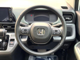 【純正革巻きステアリング】上質な革を使用することで、手にしっかり馴染みとても運転しやすいハンドルです♪