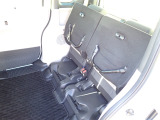 ◆チップアップ&ダイブダウン機構付【ULTR SEAT】は後席座面を左右分割で跳ね上げることができます。トランクで積載できない背の高い荷物をラクラク収納できます。ホンダ車ならではの人気装備です。