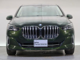 【キドニーグリル】BMWの代名詞。一目見ただけでBMWであると認識できる確固たるアイコンとして存在感を放ちます。