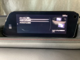 Apple Carplay・Android Auto対応!マツダ コネクト(コマンダーコントロール)でスマートフォンを操作して、通話、音楽を聴いたり、マップで目的地を調べることができます。